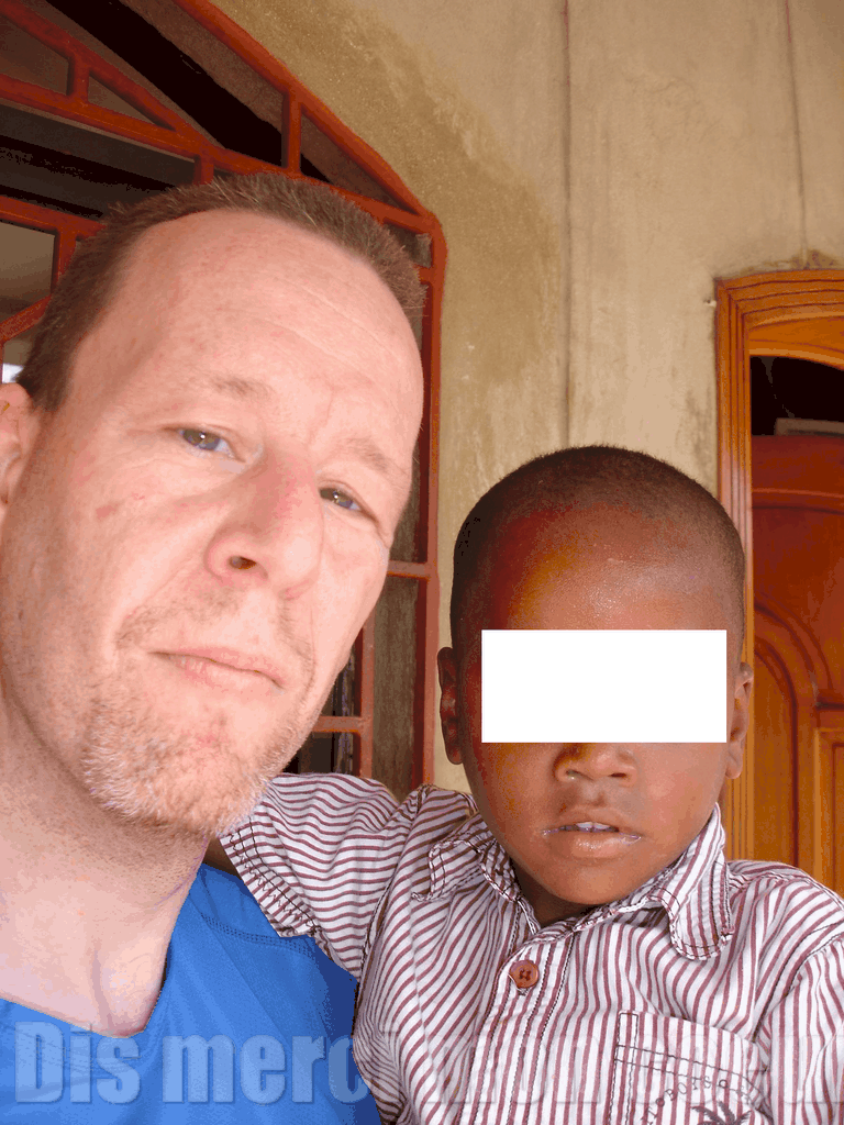 Junel et papa sur la terasse