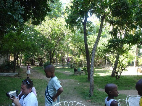 Jardin arboré crèche NDN 