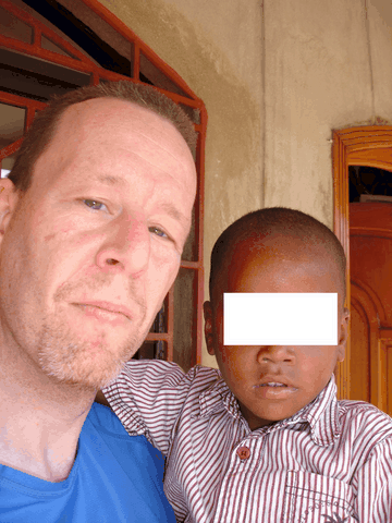 Junel et papa sur la terasse